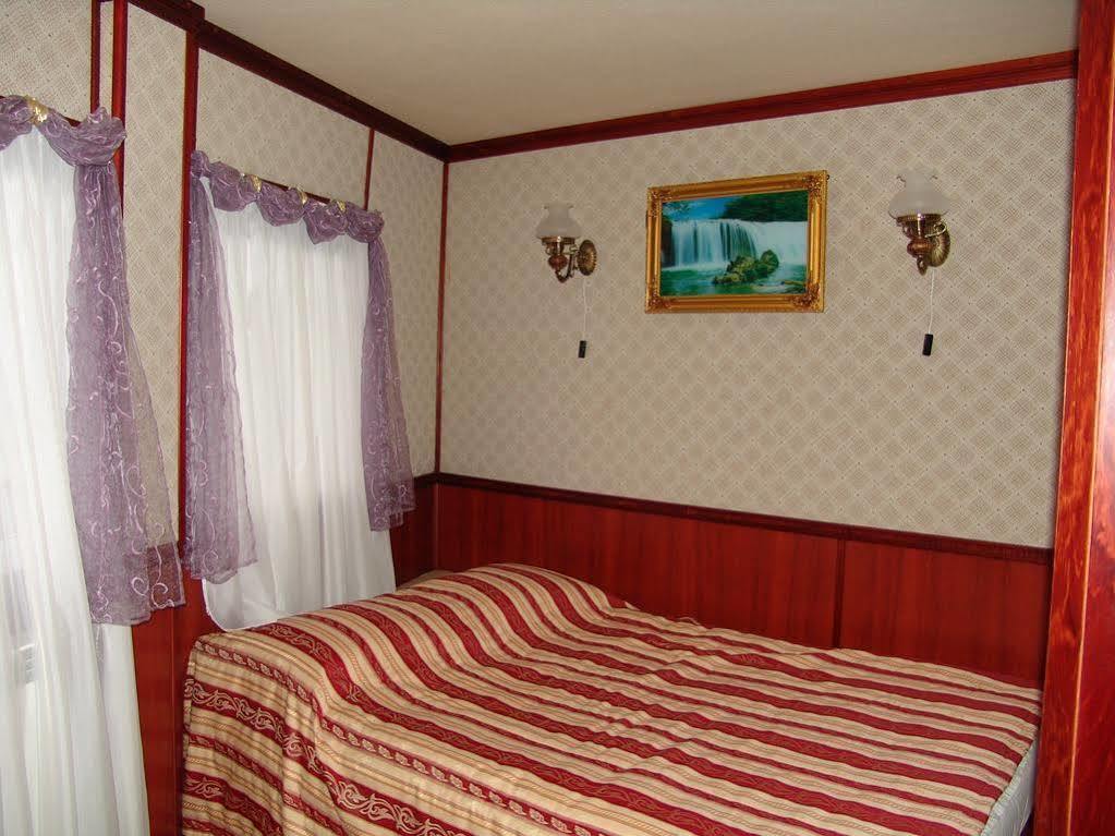Bogdan Khmelnytskyi Kyiv Exterior foto
