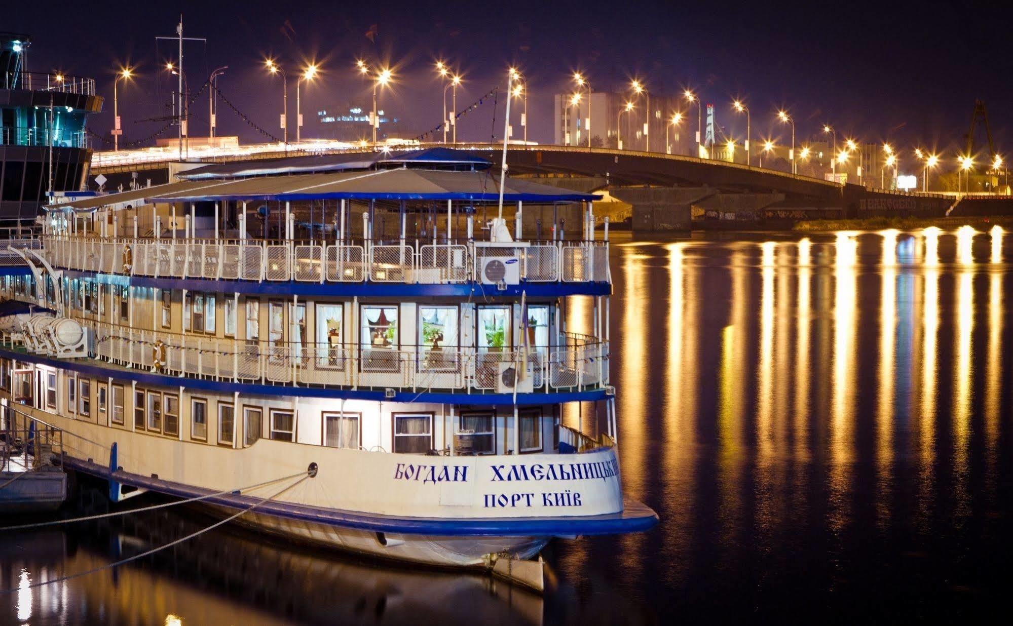 Bogdan Khmelnytskyi Kyiv Exterior foto